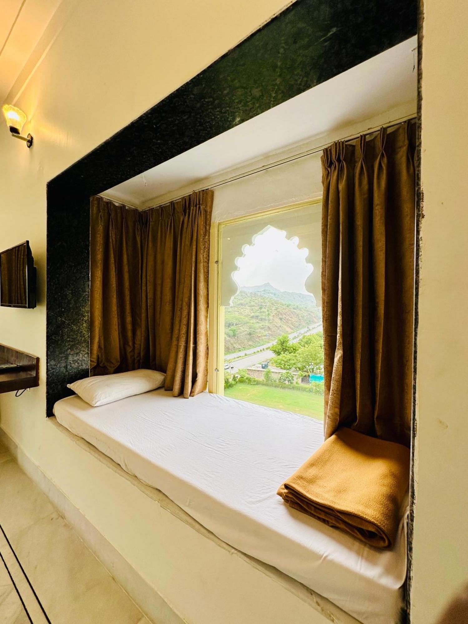 Mewar Palace Resort And Spa Udaipur Eksteriør bilde